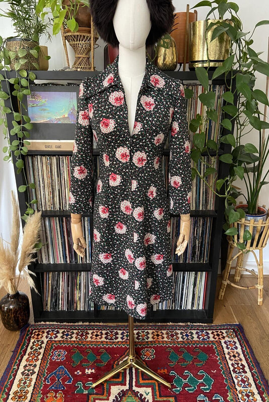 Vintage 1970s Dagger Collar Zip Up Dress